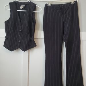 Juniors black pinstripe vest and dress pants set